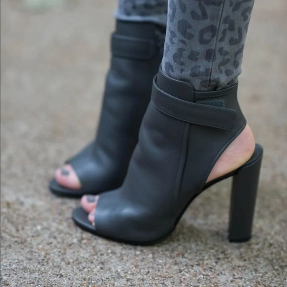 V I N C E / BRIGHAM peep toe booties in graphite ankle boots Like new - Picture 6 of 8
